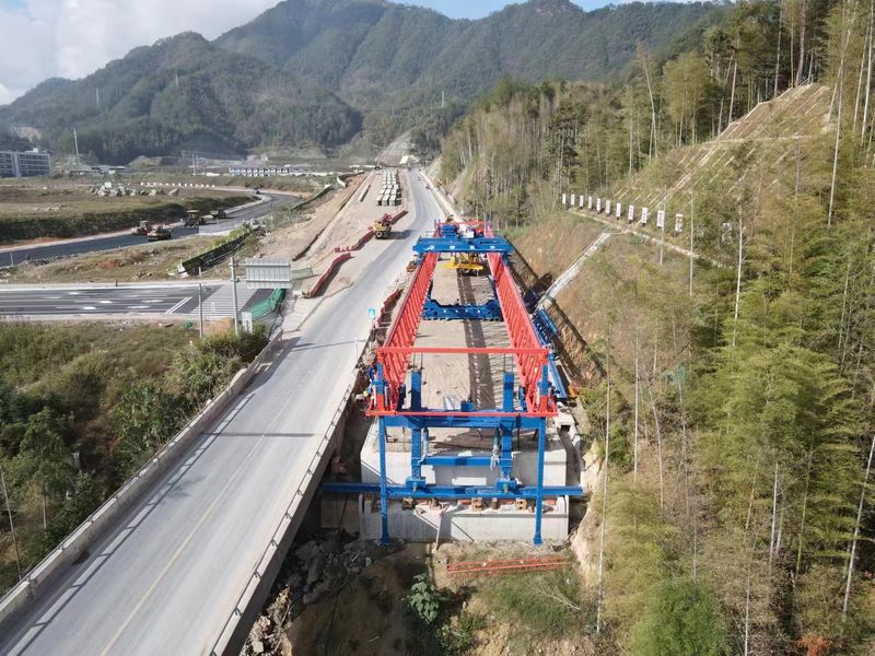 浙江路建塔石大橋加寬GYLQ200T-40M自平衡過(guò)跨架橋機